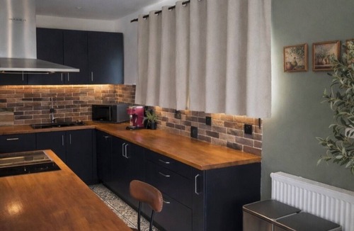 Bievres Apartment | Leonard's