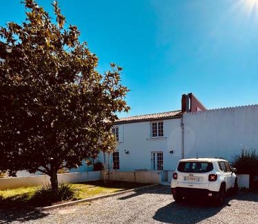La Rochelle Apartment | Les Apparts de Charly-Superbe duplex dans un hotel particulier, parking privé gratuit