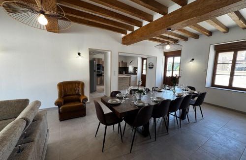 Etais-la-Sauvin House | Les Champs Fleuris Gîte pour 10 personnes