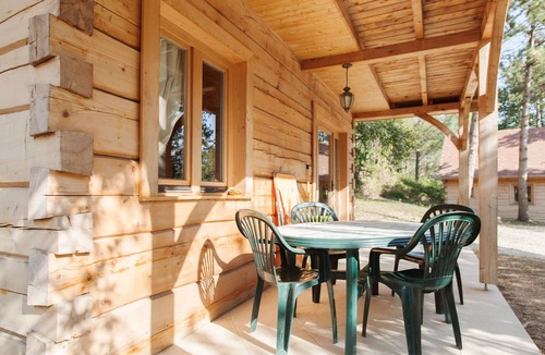 Sarlat-la-Caneda Ski Chalet | Les Charmes: chalet and swimming pool surrounded by nature in Sarlat itself