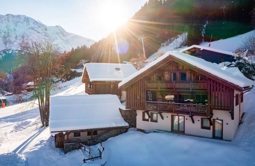 Saint-Nicolas-de-Veroce Ski Chalet | Les Cimes : Luxury 5* Chalet ski in/out, cinema room, 10 people