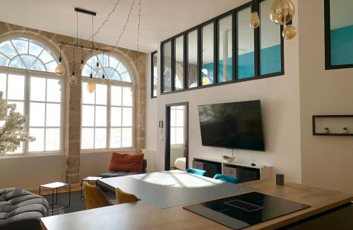 Besancon Old Town Apartment | Les Fabuleux appartements du Coeur de ville - Place Victor Hugo