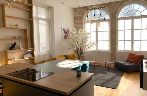 Besancon Old Town Apartment | Les Fabuleux appartements du Coeur de ville - Place Victor Hugo