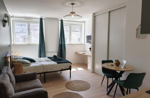 Saint-Jean-Baptiste Apartment | Les Fontaines