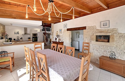 Chenac-Saint-Seurin-d'Uzet House | Les Vents de Gironde - Maison en pierre, piscine