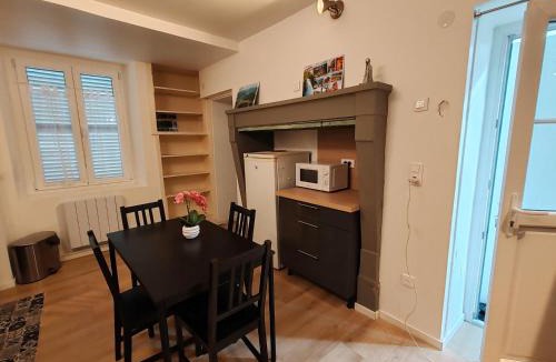 Saint-Jean-Baptiste Apartment | Les Glycines, un air de campagne à la ville