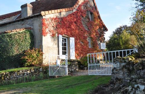 Semur-en-Brionnais House | Les Granges de Semur-en-Brionnais with heated poo