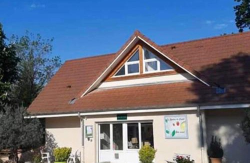 Saint-Georges-d'Esperanche House | Les Jardins du castel gites Annick et Jean paul
