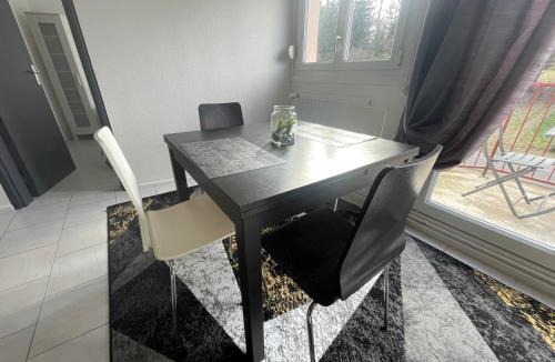Luxeuil-les-Bains Apartment | Les Jonchères - appartement cosy proche Thermes
