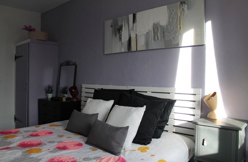 Portes-en-Valdaine Bed & Breakfast | “Les Lavandes” Room: Mountain View, Shared Garden & Wi-Fi
