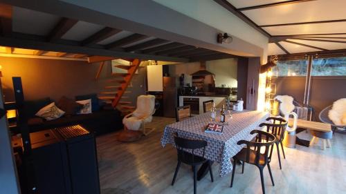 Metabief Ski Chalet | Les pagotins de Garance, Chalet chaleureux Chat Gris, cosy et classé 3 étoiles