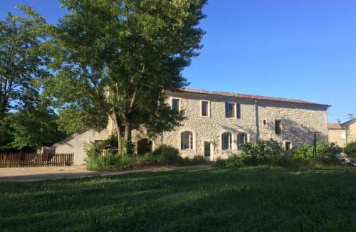 Mirabel-et-Blacons Apartment | Les pieds dans l'eau, Gîte Vercors - Rivière privée- Piscine