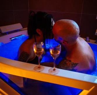 Cravant Apartment | Les Rivières O'rientales Homerepublique à Cravant avec Jacuzzi