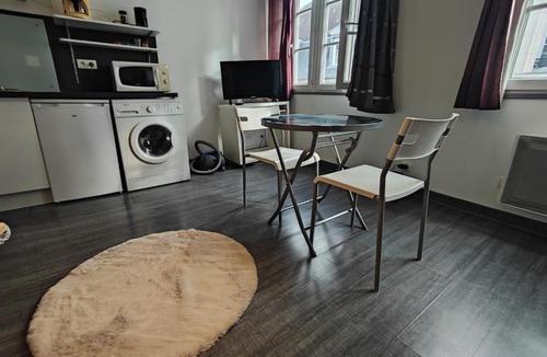 Besancon Old Town Apartment | Les Ronchaux Studio Hyper Centre WiFi
