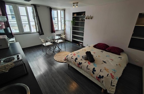 Besancon Old Town Apartment | Les Ronchaux Studio Hyper Centre WiFi