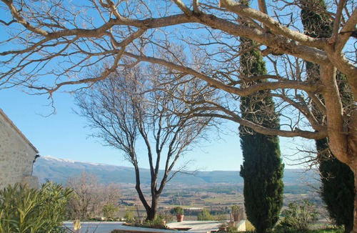 Mormoiron Apartment | Les Roucas: studio type, guaranteed Provençal charm, garden and pool view