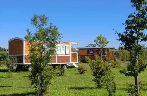 Livron-sur-Drome House | Les Roulottes-Gîtes de la Ferme de l'Autruche Dromoise