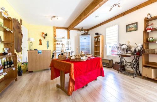 Livron-sur-Drome House | Les Roulottes-Gîtes de la Ferme de l'Autruche Dromoise