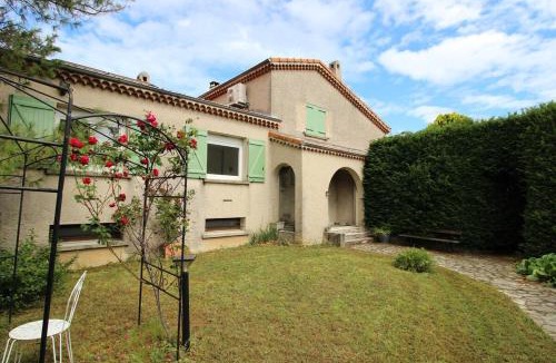 Soyons Villa | Les Thermes - Grande Villa 6 personnes avec piscine dans un cadre verdoyant