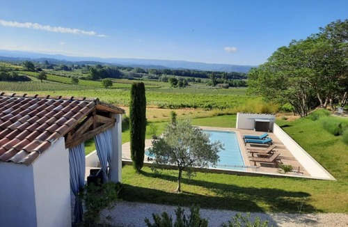 Mormoiron House | "Les Vignes" Vacation Rental, heated pool (10x5) with a view of Mt. Ventoux