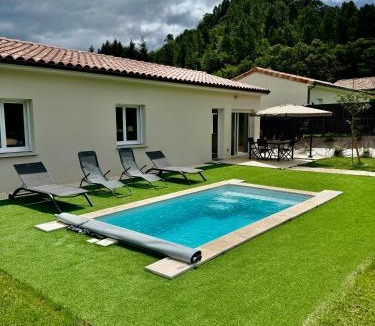 Pont-de-Labeaume Villa | Les Villas du Lignon - Votre escapade en Ardèche avec piscine privée