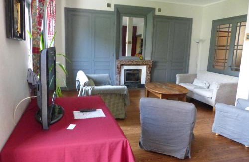 Le Perreon House | Les Volets Bleus