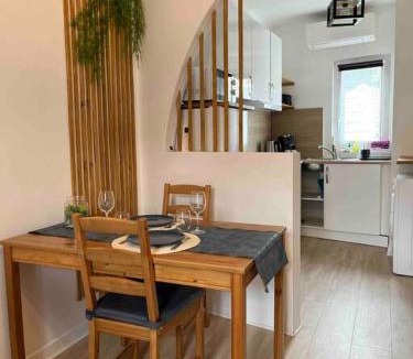 Linas Apartment | Linas Centre : Studio climatisé avec fibre, wifi et parking