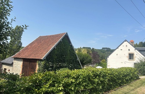 Saint-Prix Cottage | Listed country house ⭐️⭐️⭐️ with a garden and views of the Morvan Mountains