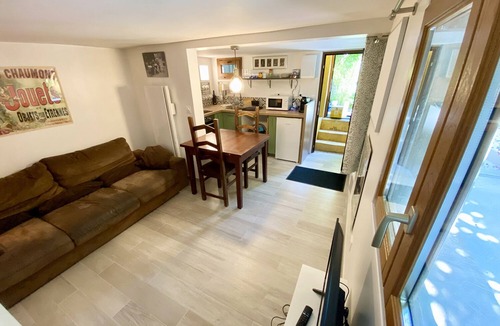 Vitry-sur-Seine House | Little house near Paris & metro. Quiet and nestled in lush greenery.