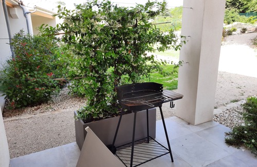Les Tourrettes Apartment | Location de Studio Meublé de Tourisme Avec Terrasse, Proche de Montélimar