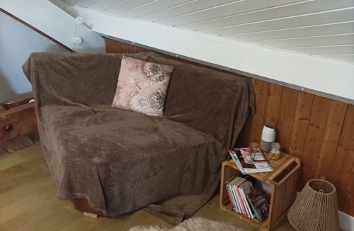 Saint-Jean-Baptiste Apartment | Location Féminine Chambre