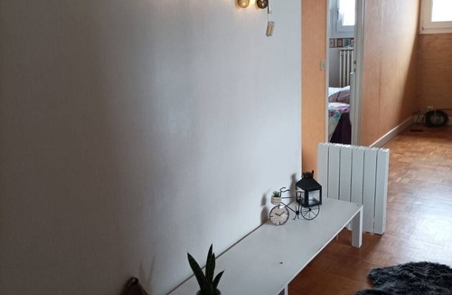 Saint-Jean-Baptiste Apartment | Location Féminine Chambre