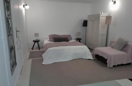 Chevreuse House | Location JO