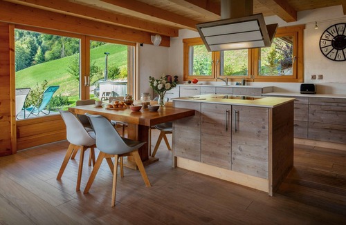 Les Clefs Ski Chalet | Lodge La Source - luxury French Alps break 12p, indoor pool - OVO Network