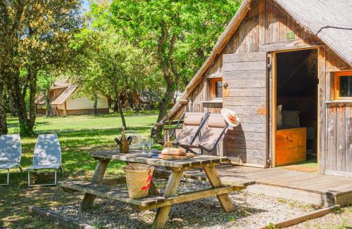 Richerenches Hotel | Lodges en Provence - Ecogîtes & Restaurant insolites