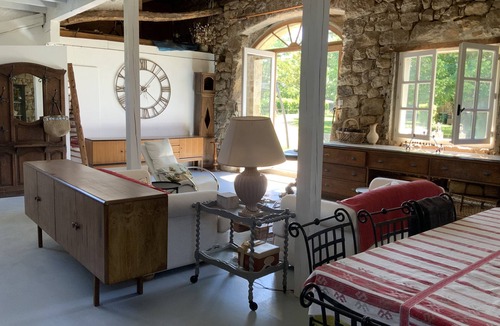 Desaignes House | Loft in the Château's sheepfold in a green setting