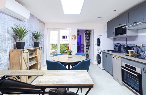 Centre-Ville Apartment | LOFT with private jacuzzi, CENTRE VILLE PONTOISE