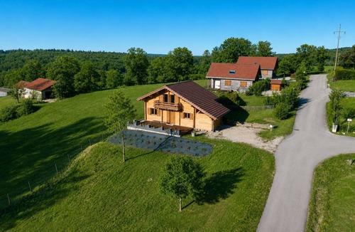 Bonlieu Ski Chalet | Log cabin in the heart of the Pays des Lacs 6 pers