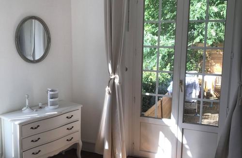 Besancon Old Town Apartment | Logement Entier : Appartement en Résidence