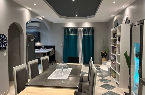 Villemoisson-sur-Orge House | Logement Près de Paris Pour le Séjour Rêvé Avec Piscine, Salle de Sport