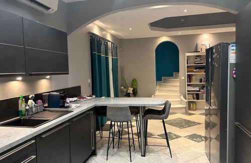 Villemoisson-sur-Orge House | Logement Près de Paris Pour le Séjour Rêvé Avec Piscine, Salle de Sport