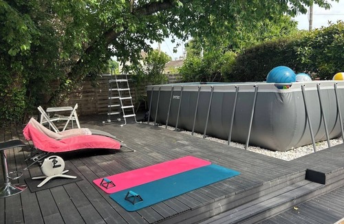 Villemoisson-sur-Orge House | Logement Près de Paris Pour le Séjour Rêvé Avec Piscine, Salle de Sport
