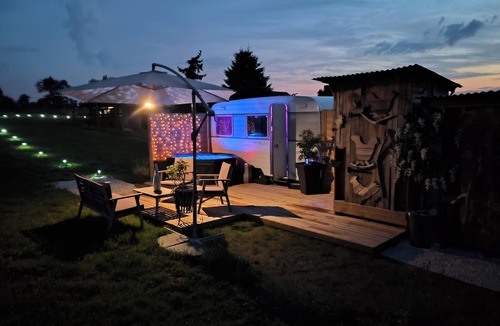 Lapalisse House | Logement Insolite Avec Jacuzzi