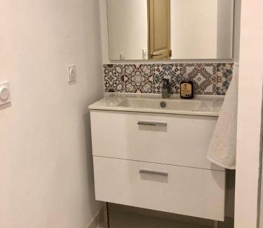 Saint-Didier Apartment | Logement neuf et climatisé, au coeur du village