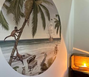 Vesoul Apartment | Logement Pirate themed suite with parking
