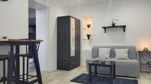 Le Creusot Apartment | Logement Premium - Centre Le Creusot - Parking & Wi-Fi Fibre