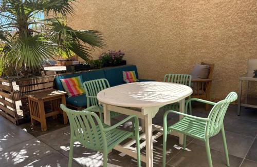 Gruissan Plage Apartment | Logement spacieux au calme - Plage des Chalets