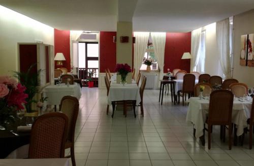 Saint-Martin-en-Bresse Hotel | Logis Au Puits Enchanté