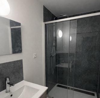 Pierrelatte Apartment | logis des Adhemar ,apparts cosy centre ville ,sejour-tricastin