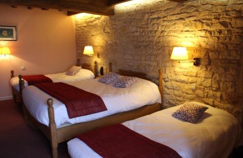 Cormatin Hotel | Logis Hôtel La Fleur de Lys